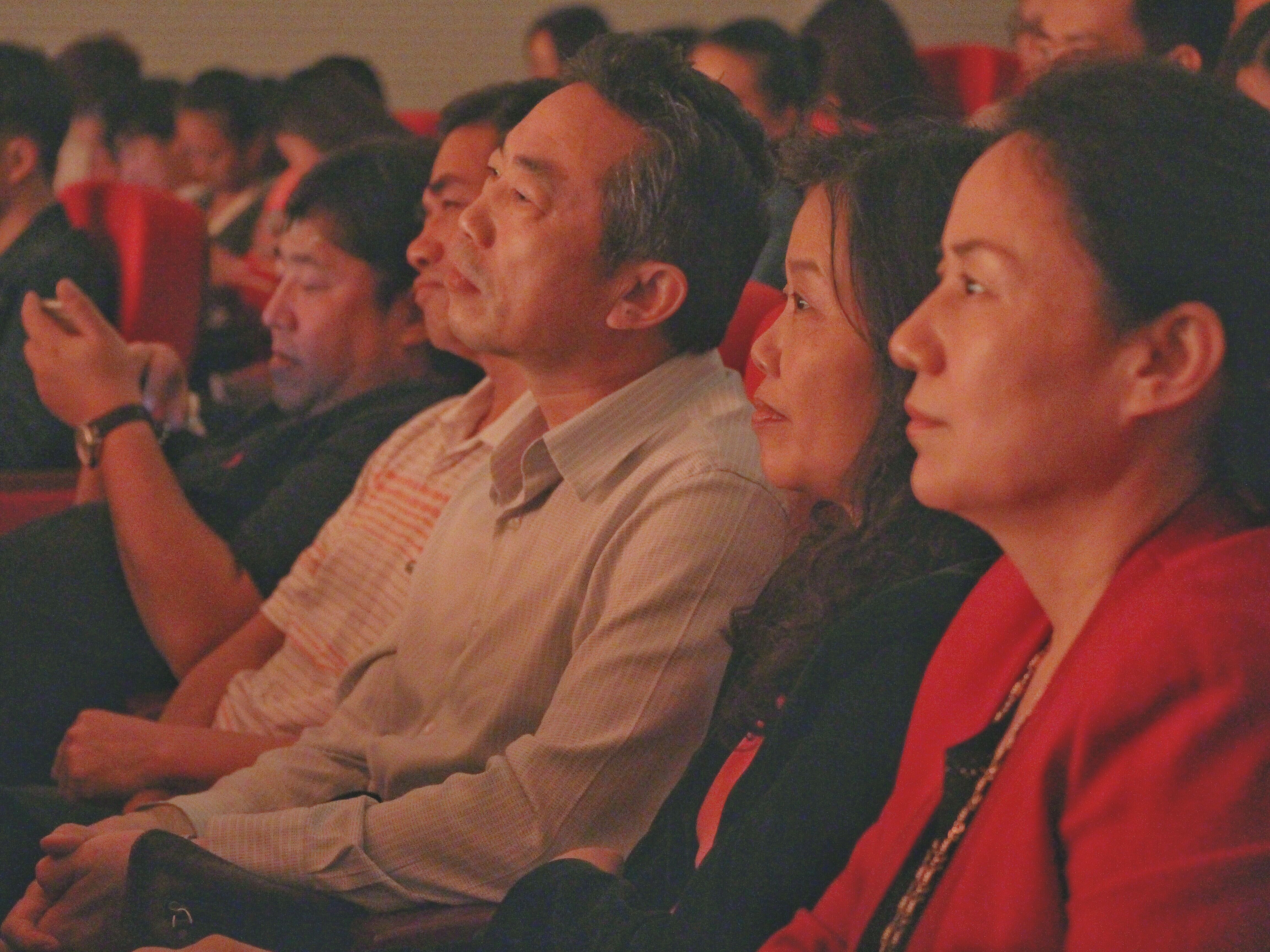 音乐学院举办“珠江•恺撒堡”专业奖学金颁奖大会暨签约仪式
