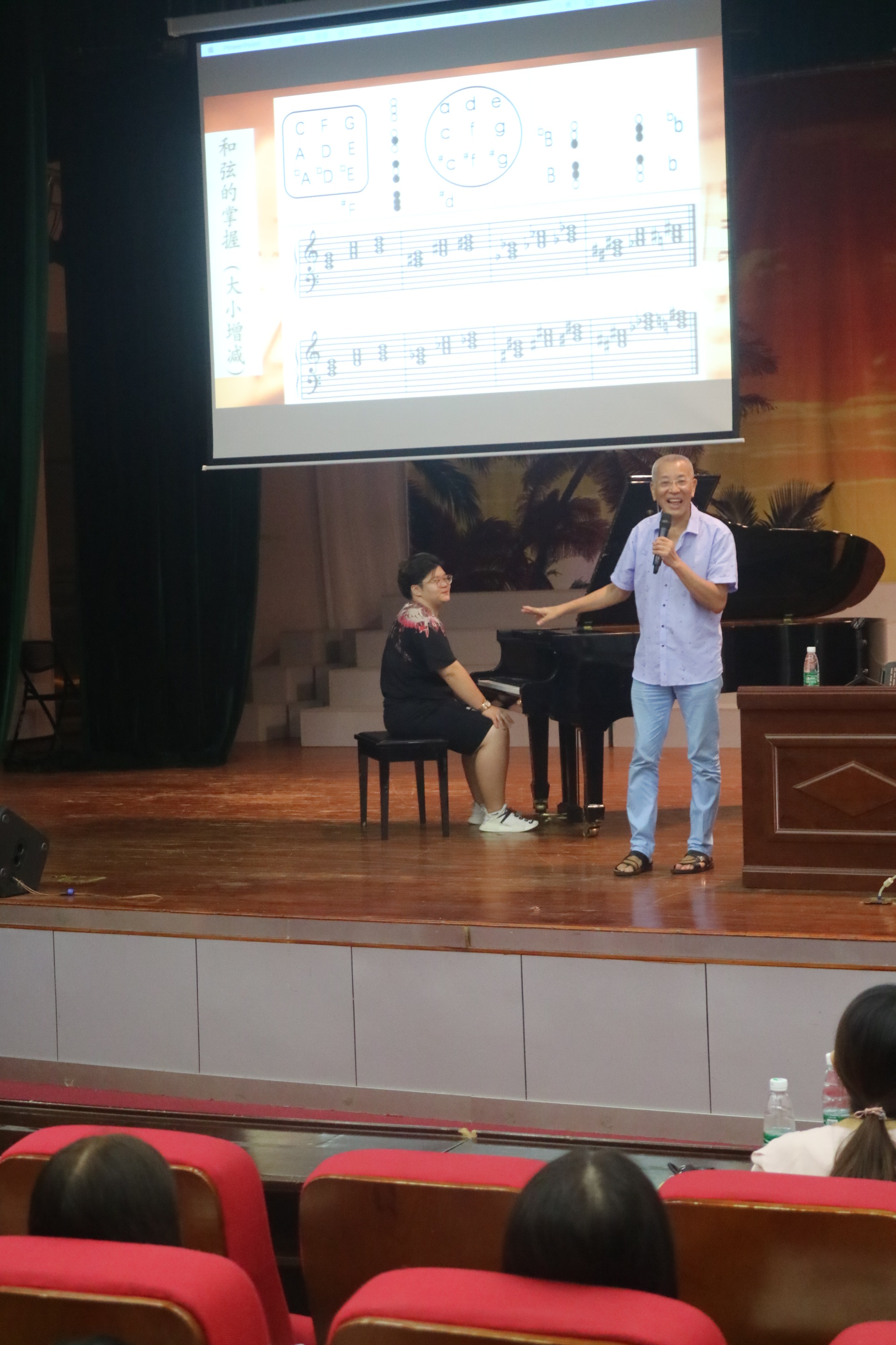 德籍华裔音乐家吴二教授应邀来我校讲学