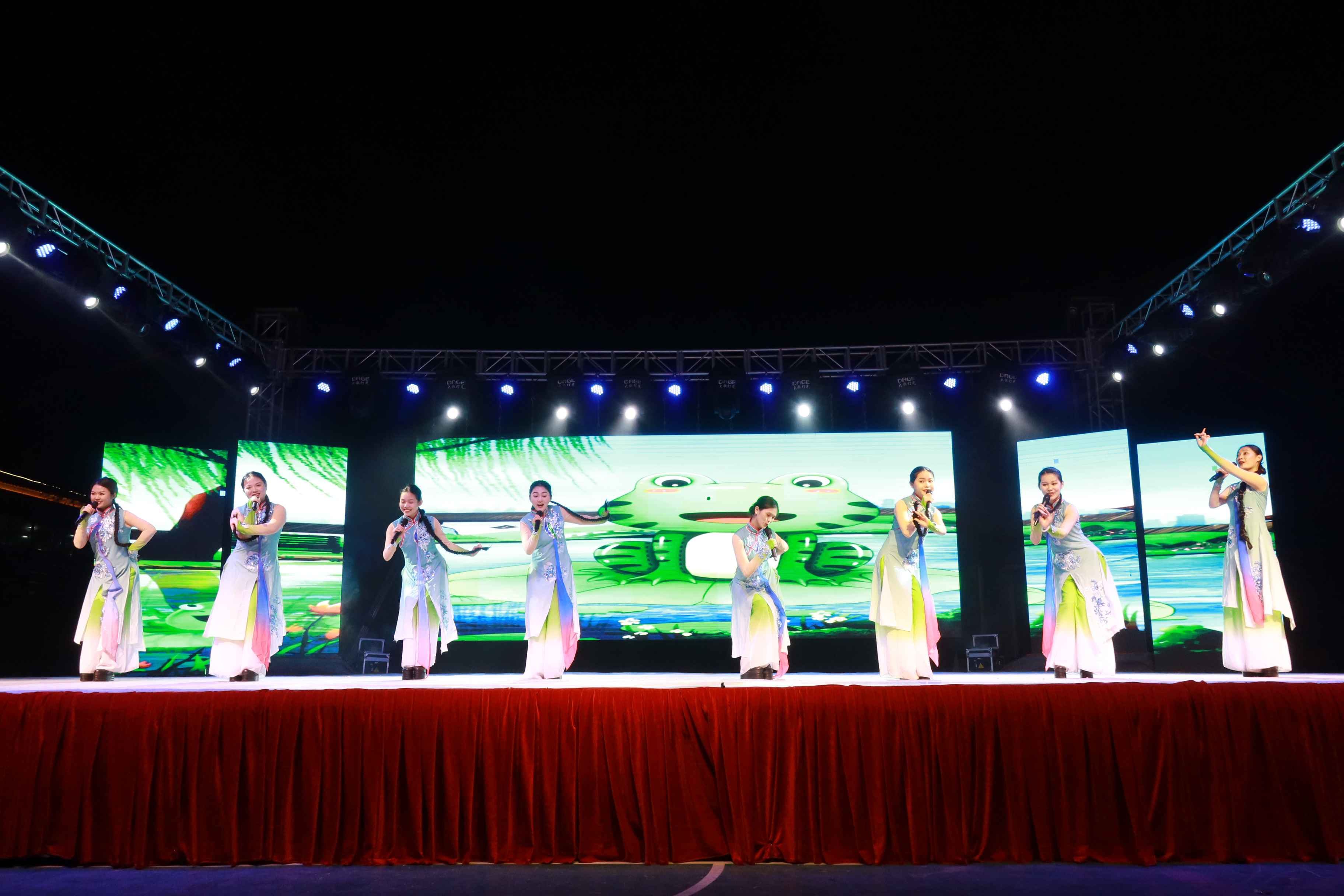 我院师生赴陵水本号镇举办惠民演出暨第三届艺术节开幕式