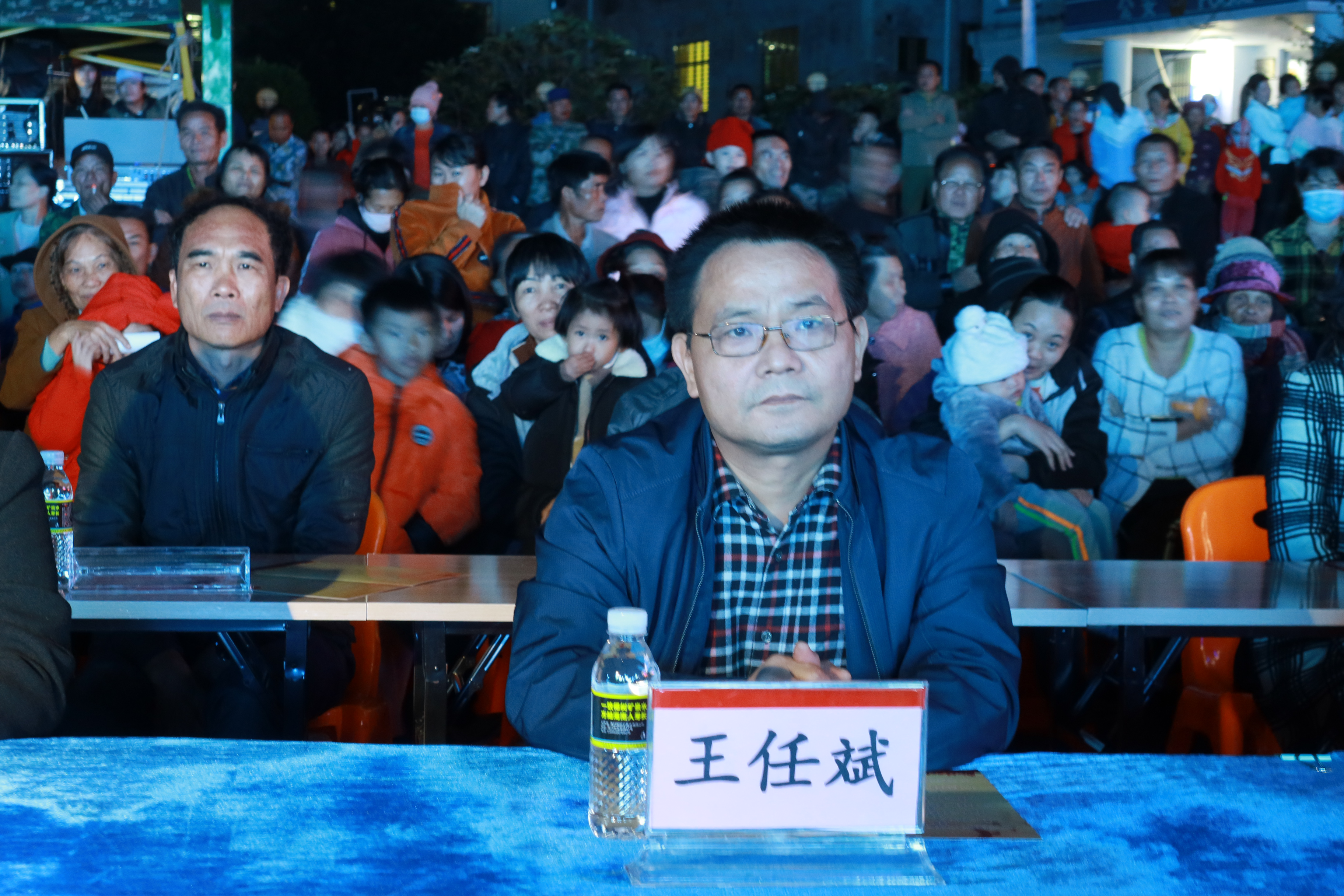 我院师生赴陵水本号镇举办惠民演出暨第三届艺术节开幕式