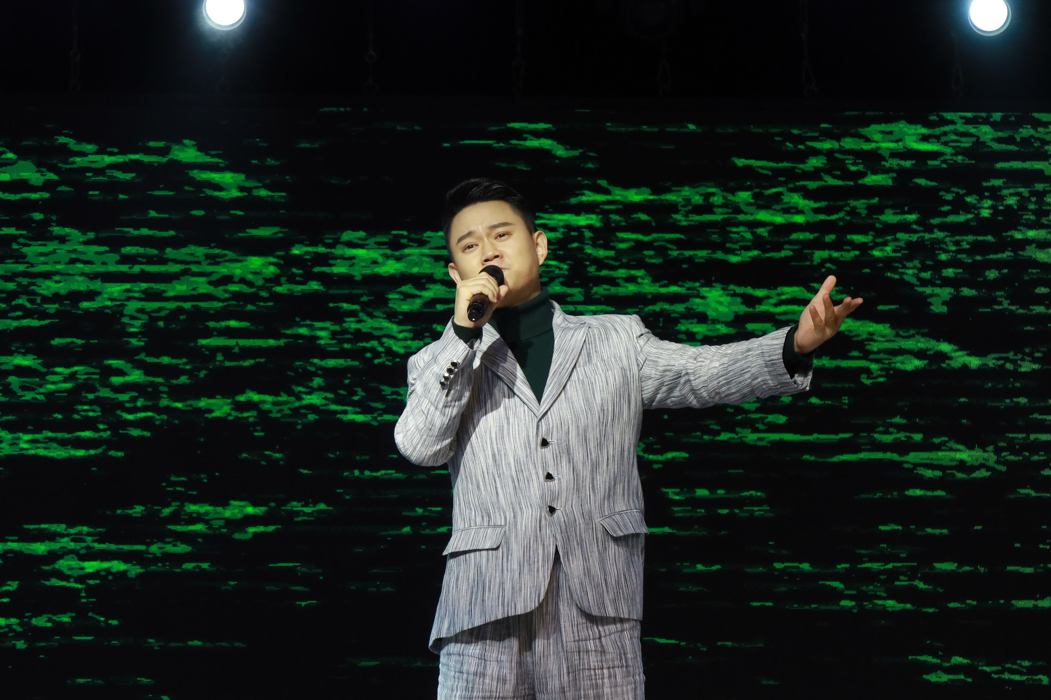 我院师生赴陵水本号镇举办惠民演出暨第三届艺术节开幕式