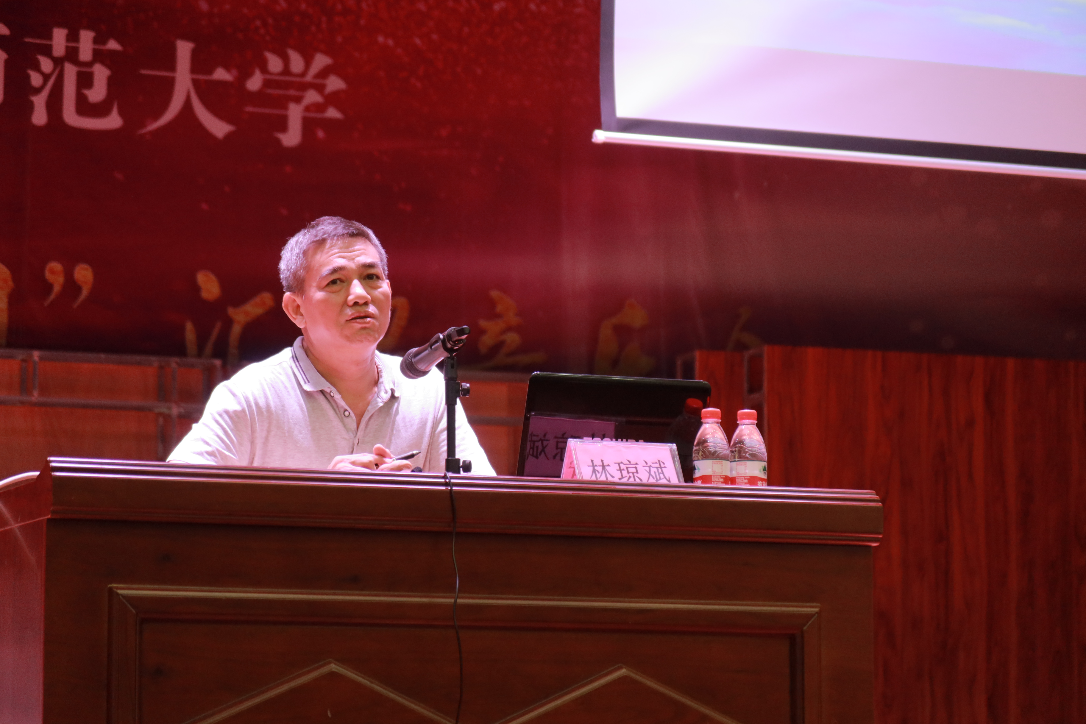 曹时娟院长给学生上"开学第一课"