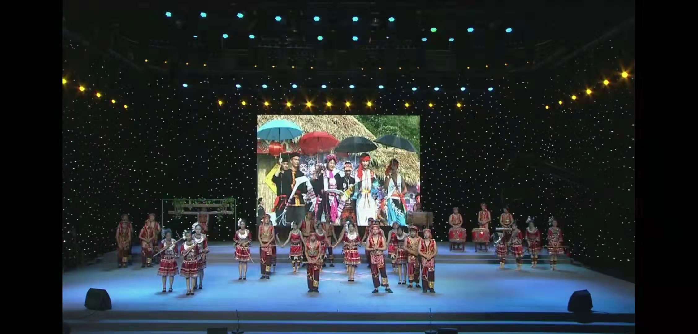 我校黎族乐团携《从那篱笆过》获省第五届少数民族文艺会演原生态节目创作二等奖