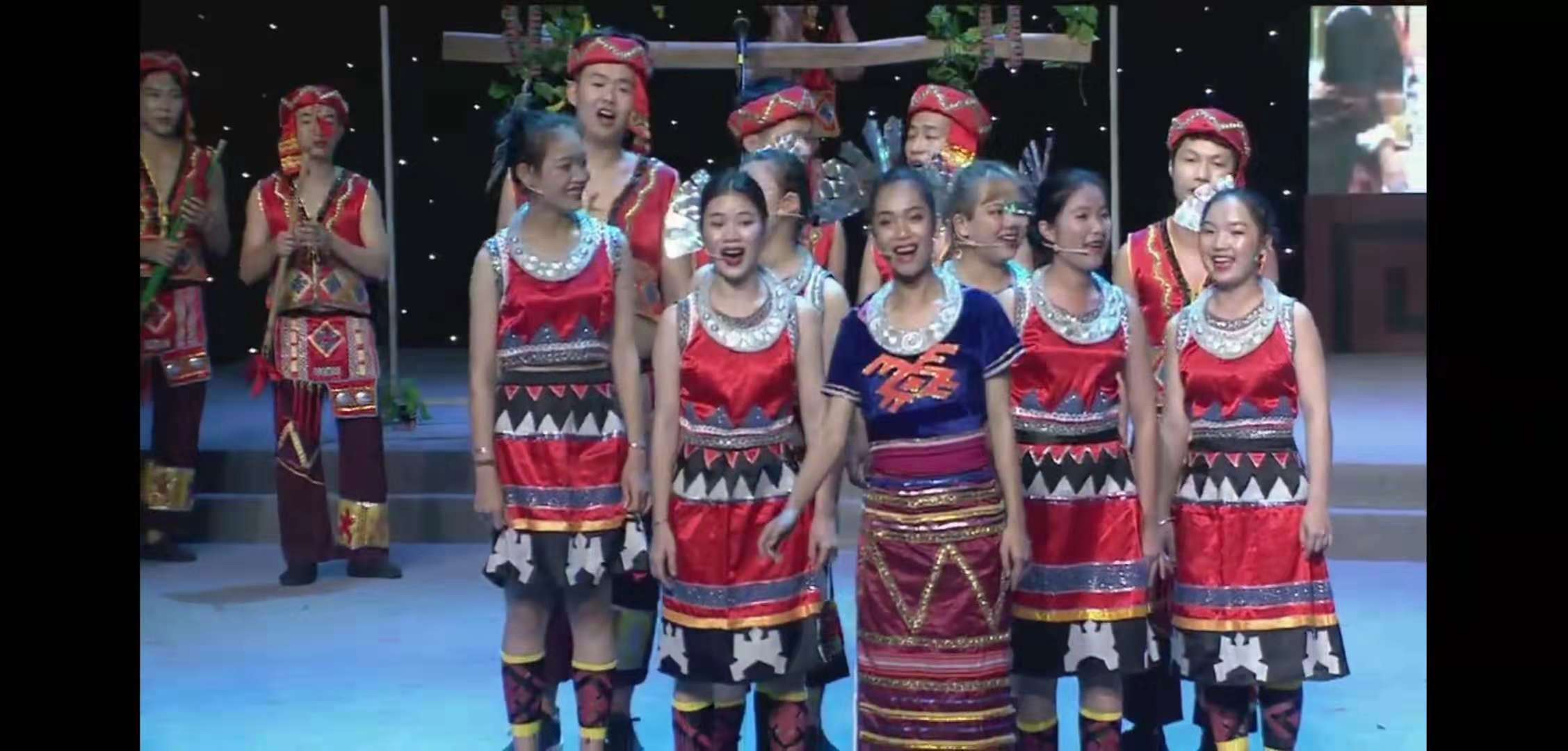 我校黎族乐团携《从那篱笆过》获省第五届少数民族文艺会演原生态节目创作二等奖