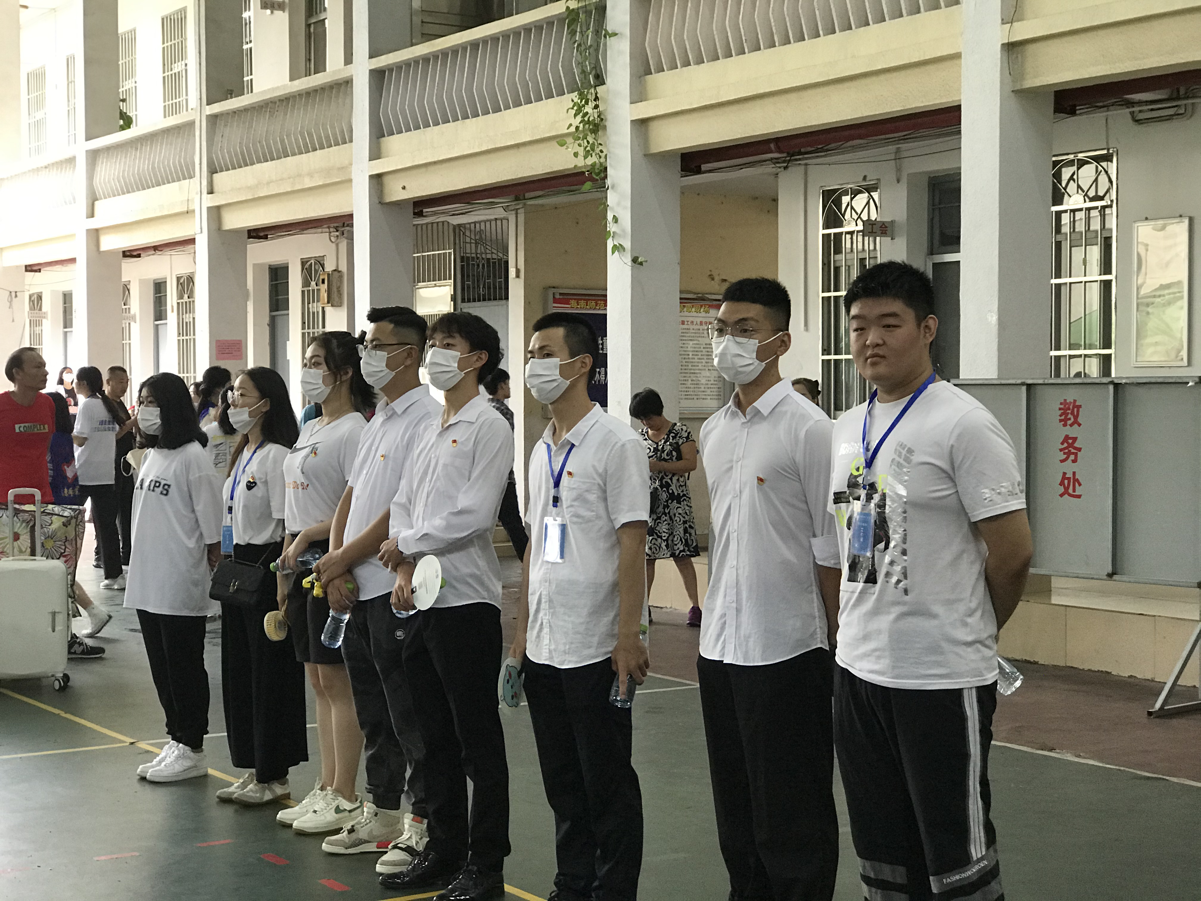 【党员先锋】林强校长到音乐学院师生党员志愿者服务站指导迎新接待工作
