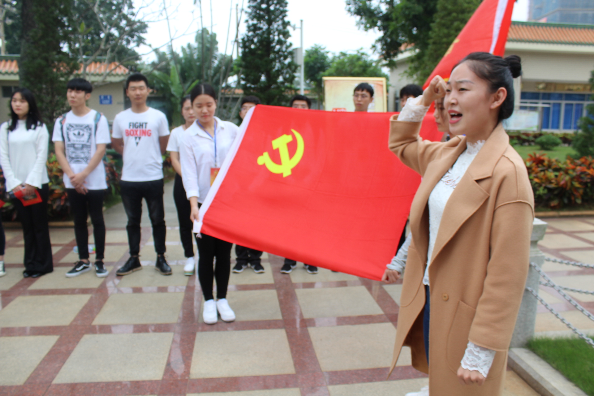 音乐学院学生党员参观李硕勋烈士纪念亭