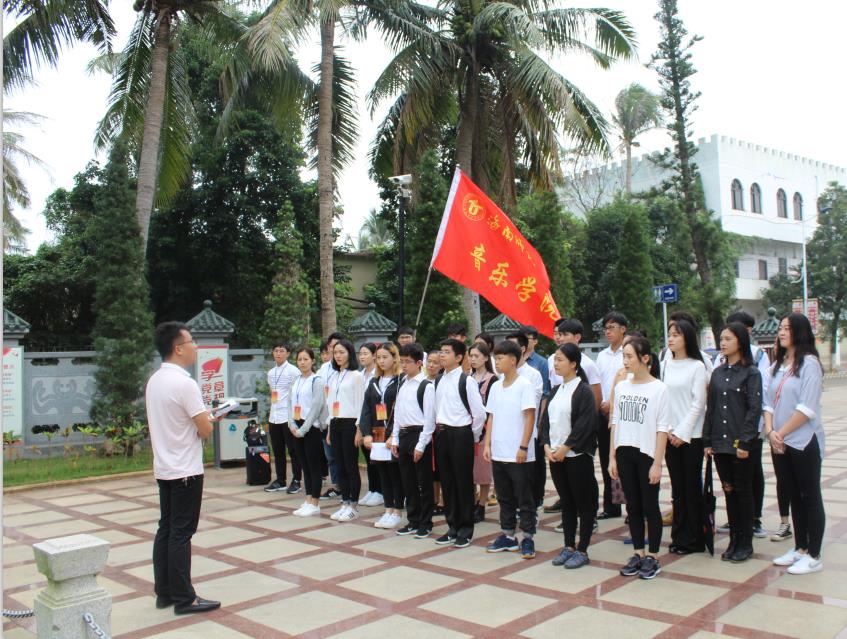 音乐学院学生党员参观李硕勋烈士纪念亭